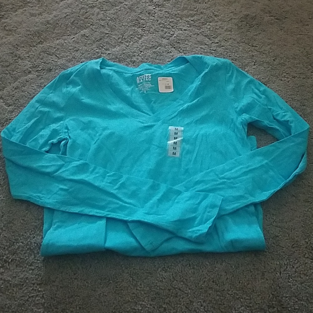 NWT Active Basic V Neck T Shirts Size M